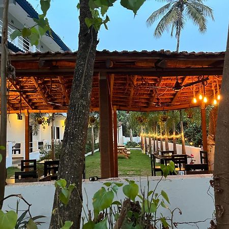Fourteen Pods By The Sea Hotel Morjim Exterior foto
