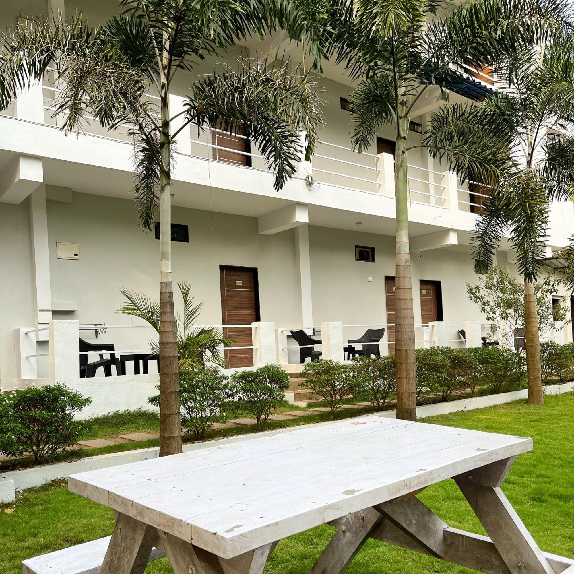 Fourteen Pods By The Sea Hotel Morjim Exterior foto